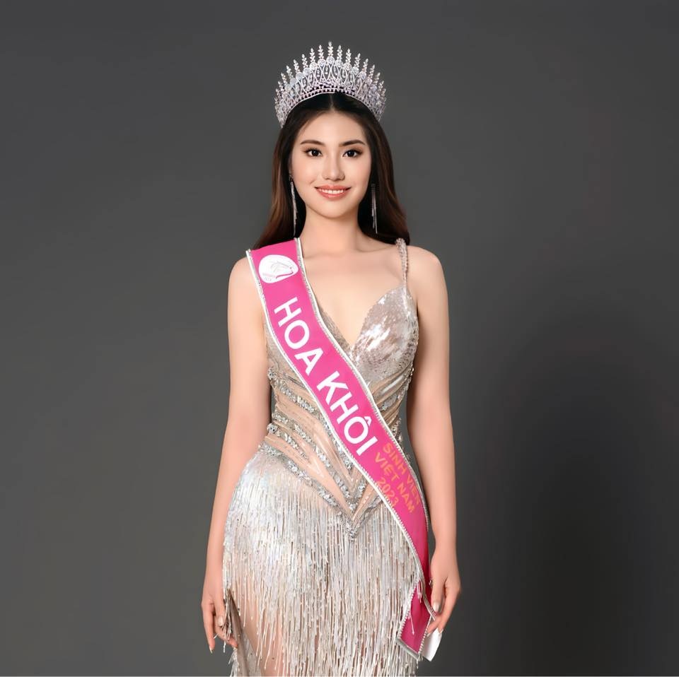 Wanita cantik dan berbakat, mahasiswa universitas ternama di Hanoi - 1 Dàn hoa khôi tài sắc, là sinh viên trường đại học hàng đầu ở Hà Nội - 1