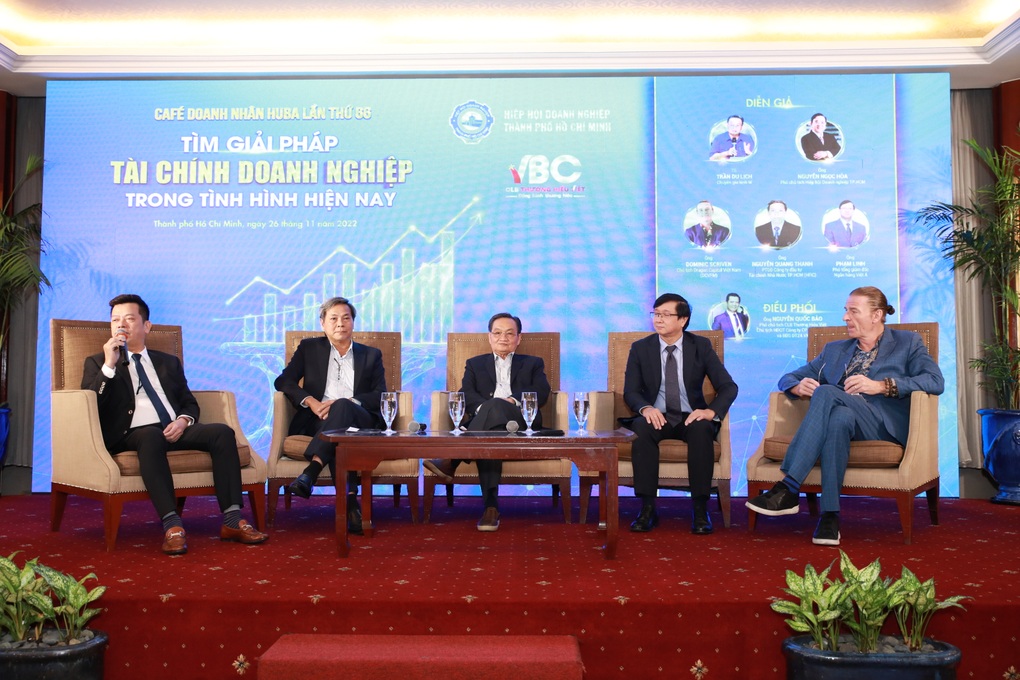 Chủ tịch Dragon Capital: Khó khăn trước mắt chỉ là nhất thời - 2 Chủ tịch Dragon Capital: Khó khăn trước mắt chỉ là nhất thời - 2