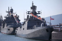 Ukraine nói dàn xuồng tự sát đã tấn công 11 chiến hạm Nga