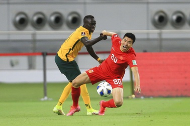 Báo Trung Quốc chê huấn luyện viên Li Tie non nớt