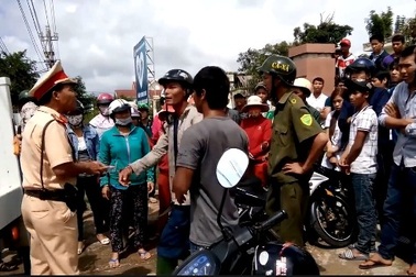 Kiểm điểm một CSGT có lời lẽ thiếu chuẩn mực với người dân