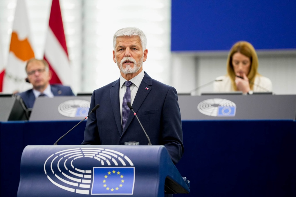 Tổng thống Séc: NATO đưa quân vào Ukraine không phạm luật quốc tế - 1 Tổng thống Séc: NATO đưa quân vào Ukraine không phạm luật quốc tế - 1