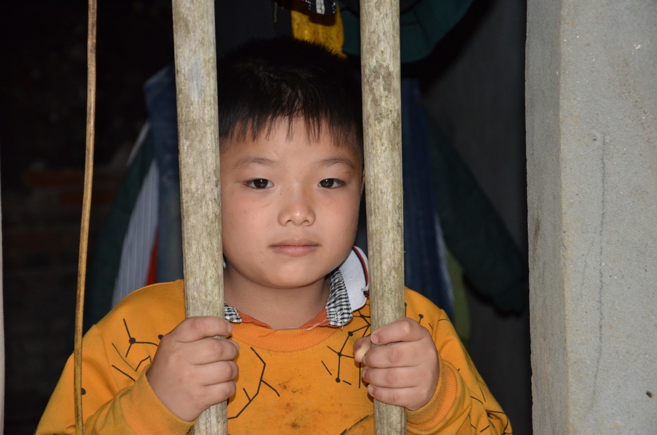 Nghẹn lòng cảnh cậu bé mồ côi chăm ông bệnh tật sống lay lắt - 7 Nghẹn lòng cảnh cậu bé mồ côi chăm ông bệnh tật sống lay lắt - 7