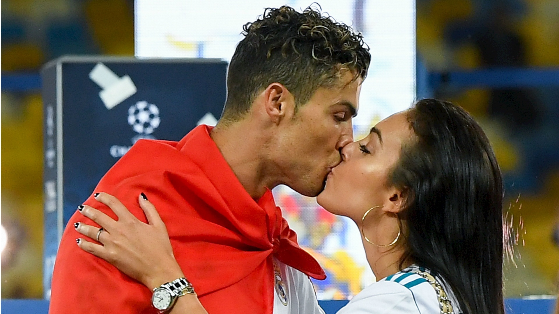Georgina Rodriguez: Cô gái vô danh đổi đời sau 5 năm gắn bó với Ronaldo - 8 Georgina Rodriguez: Cô gái vô danh đổi đời sau 5 năm gắn bó với Ronaldo - 8