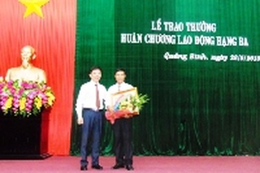 Trao Huân chương Lao động cho người phát hiện hang Sơn Đòong 