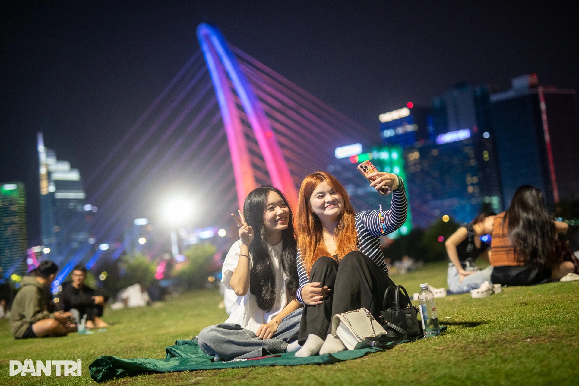 Giới trẻ tận hưởng không khí Đà Lạt tại trung tâm TPHCM - 1