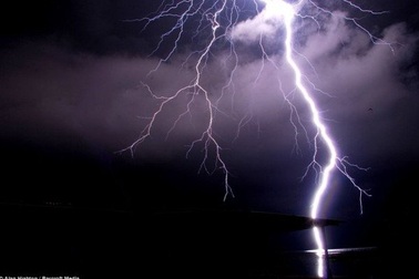 Một phụ nữ bị sét đánh chết khi đi chăn trâu