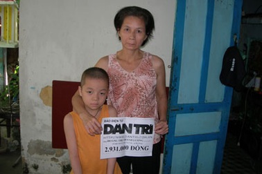 Quà nhân ái đến với cháu Hoàng Trung Hậu