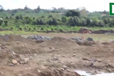 Đá tặc hoành hành gần UBND xã la Bă