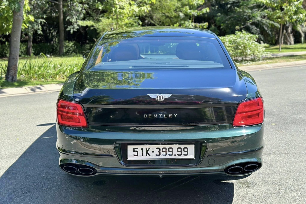 Minh Nhựa bán Bentley Flying Spurt biển tứ quý 9, lỗ khoảng 3 tỷ đồng - 3 Minh Nhựa bán Bentley Flying Spurt biển tứ quý 9, lỗ khoảng 3 tỷ đồng - 3