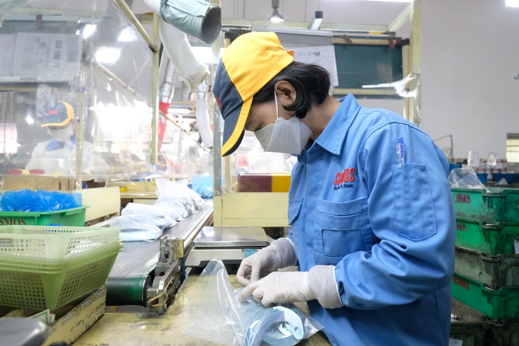 Duy trì việc làm, bảo đảm người lao động ai cũng có Tết - 3 Duy trì việc làm, bảo đảm người lao động ai cũng có Tết - 3