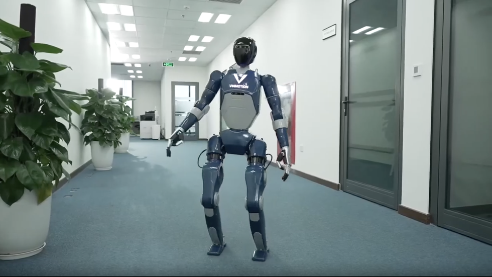 Robot "make in Vietnam": Cú chào sân toàn cầu, giấc mơ định hình tương lai