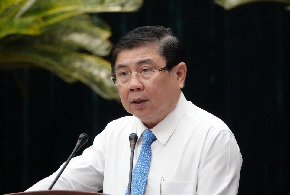 Kiểm điểm Chủ tịch phường để cả ngàn người tập trung giữa mùa dịch - 1 Kiểm điểm Chủ tịch phường để cả ngàn người tập trung giữa mùa dịch - 1