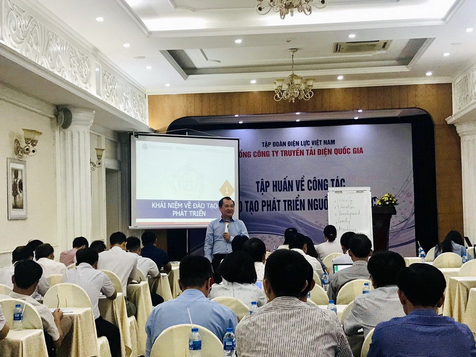 EVNNPT đẩy mạnh công tác đào tạo phát triển nguồn nhân lực - 1 EVNNPT đẩy mạnh công tác đào tạo phát triển nguồn nhân lực - 1