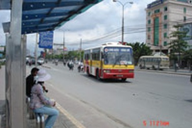 Nhiều bất cập về điểm dừng đỗ xe buýt