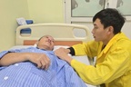 Góa phụ 44 tuổi người Dao đột quỵ, liệt nửa người: “Xin thương mẹ con em!”