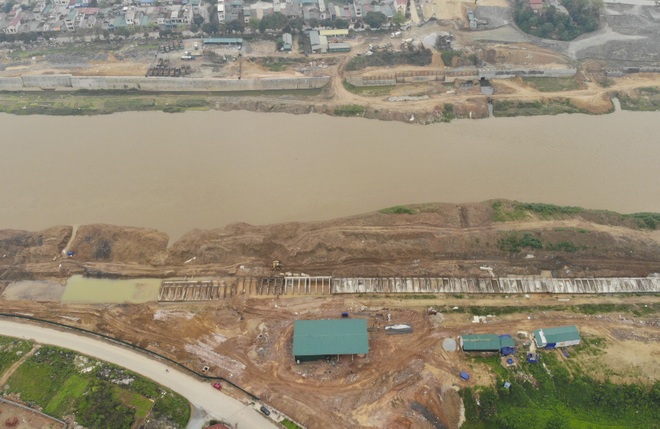 Toàn cảnh tuyến kè khổng lồ 620 tỷ chống sạt lở bờ sông Hồng - 11 Toàn cảnh tuyến kè khổng lồ 620 tỷ chống sạt lở bờ sông Hồng - 11
