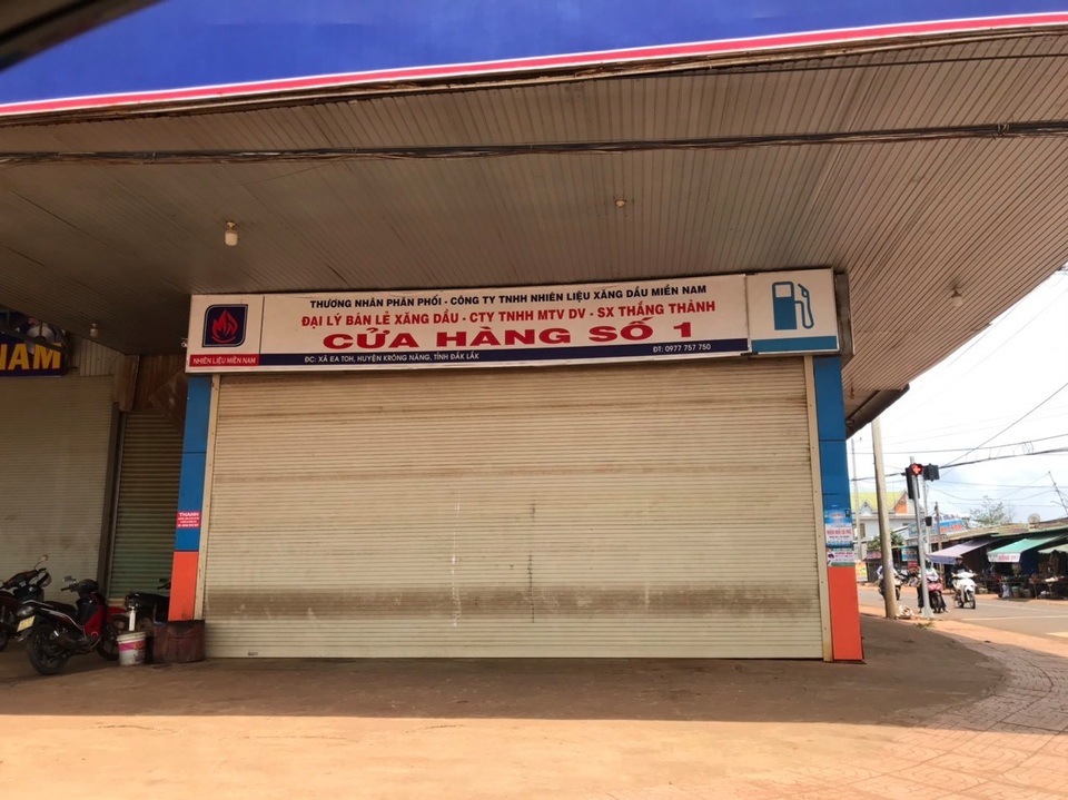 Hàng loạt cửa hàng xăng dầu đóng cửa nhưng chưa phát hiện việc găm hàng - 1 Hàng loạt cửa hàng xăng dầu đóng cửa nhưng chưa phát hiện việc găm hàng - 1
