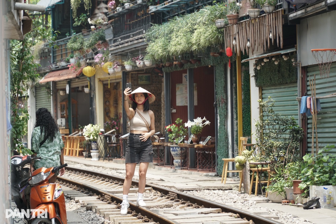 Phố cà phê đường tàu ở Hà Nội mở cửa trở lại - 6 Phố cà phê đường tàu ở Hà Nội mở cửa trở lại - 6