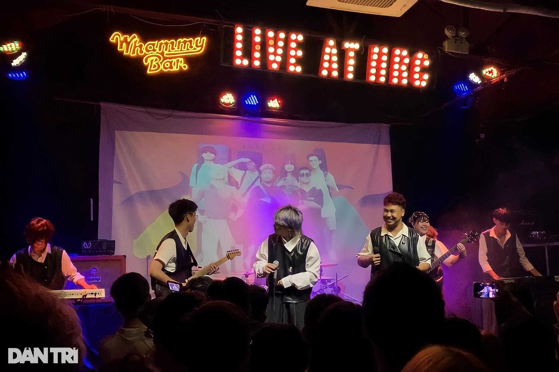 Ban nhạc trẻ Hà Nội quậy tung sân khấu, trở thành quán quân Band Đấu - 9 Ban nhạc trẻ Hà Nội quậy tung sân khấu, trở thành quán quân Band Đấu - 9