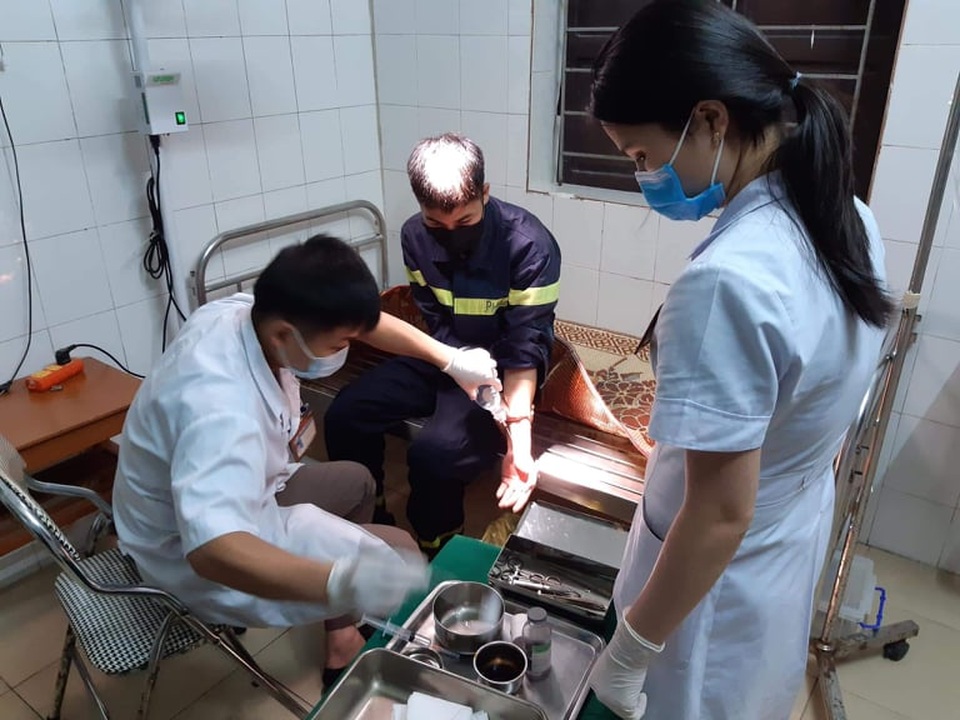 Bà hỏa thiêu rụi cửa hàng điện máy - 4 Bà hỏa thiêu rụi cửa hàng điện máy - 4