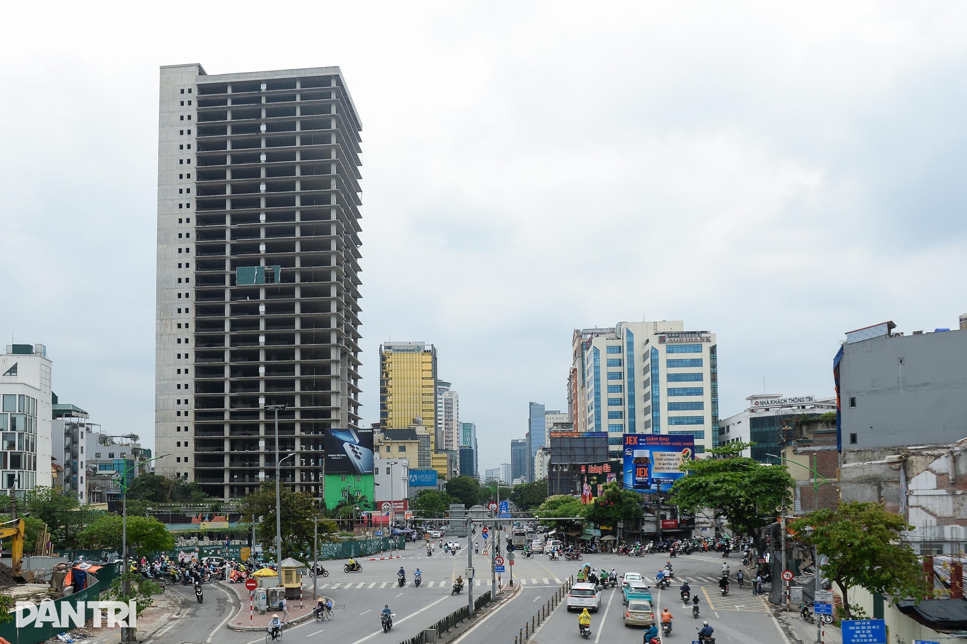 Những tòa nhà chọc trời bị bỏ hoang trên đất vàng Hà Nội - 9 Những tòa nhà chọc trời bị bỏ hoang trên đất vàng Hà Nội - 9