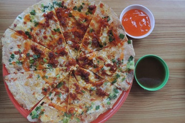 Khó cưỡng trước hương vị bánh tráng nướng - “pizza” của người Đà Lạt