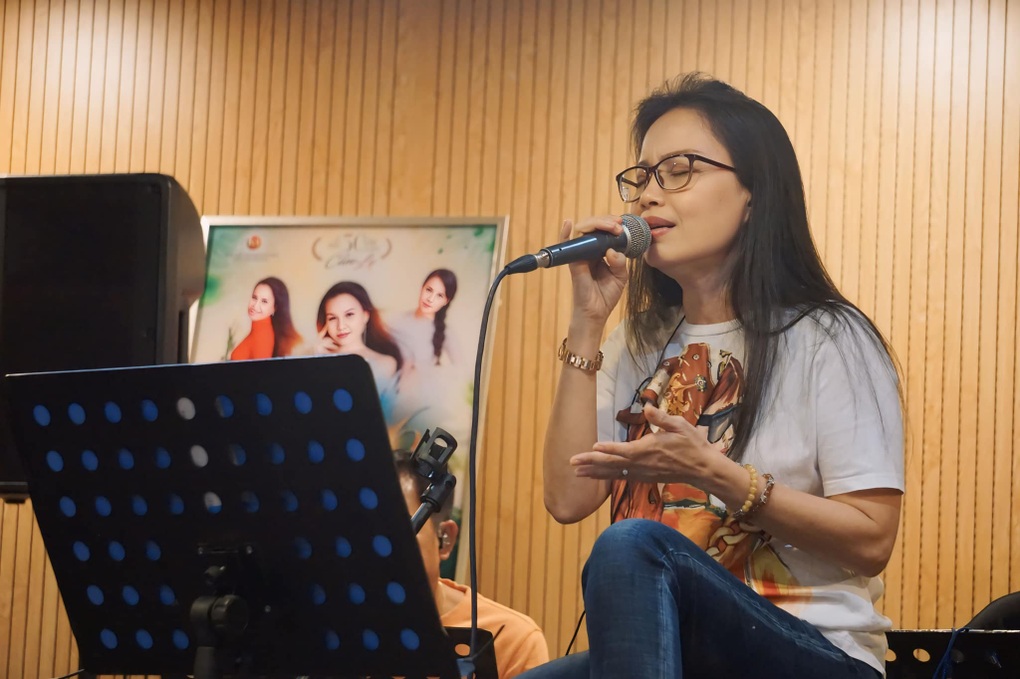 Giữa ồn ào phim Ma da, Cẩm Ly bị tái phát bệnh cũ, phải điều trị dài ngày - 1 Giữa ồn ào phim Ma da, Cẩm Ly bị tái phát bệnh cũ, phải điều trị dài ngày - 1