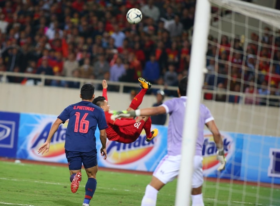 Việt Nam 0-0 Thái Lan: Hai quyết định gây tranh cãi của trọng tài - 22 Việt Nam 0-0 Thái Lan: Hai quyết định gây tranh cãi của trọng tài - 22