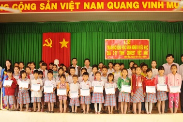 Grobest Việt Nam trao 155 suất học bổng đến học sinh nghèo Đồng Tháp, Kiên Giang