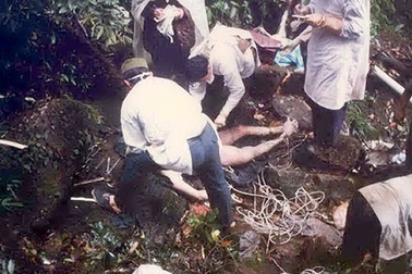 Quẩn quanh với... tử thi