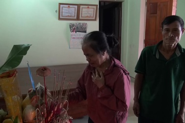 Mẹ Đại uý Lê Đức Thiện khi nhắc nhớ về con trai