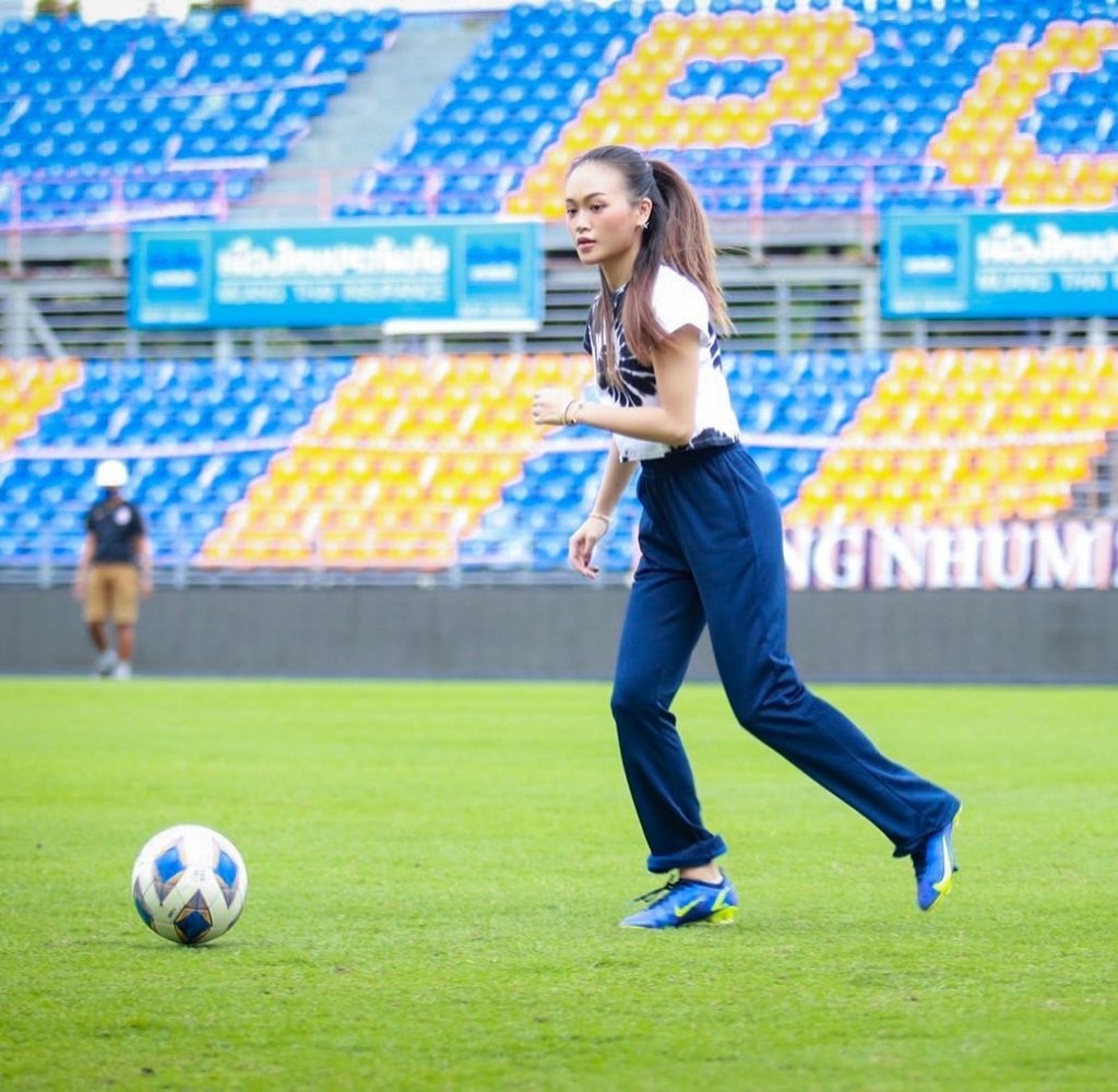 Madam Pang'ın kızının güzelliğine ve zarafetine hayran kalın - 4 Ngắm vẻ đẹp và sự sang chảnh của con gái Madam Pang - 4