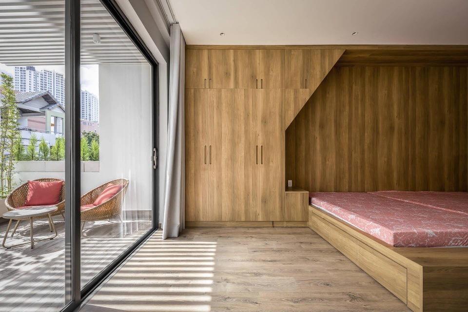 Nhà Sài Gòn có mặt tiền chống trộm, tối giản không gian vẫn đẹp bất ngờ - 11