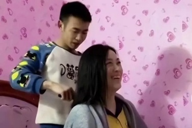 Người phụ nữ bị liệt tìm được hạnh phúc bên con trai của bạn thân