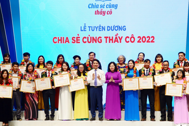 Tuyên dương 68 giáo viên tiêu biểu gắn bó với sự nghiệp "trồng người"