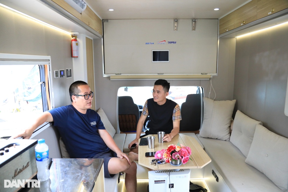 Người đàn ông Hà Nội chi cả tỷ đồng biến ô tô thành nhà di động - 3