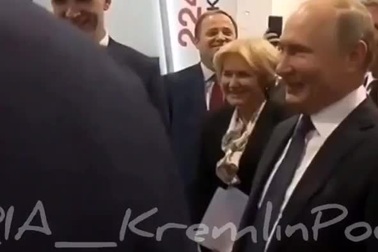 Ông Putin được tặng găng tay kim cương