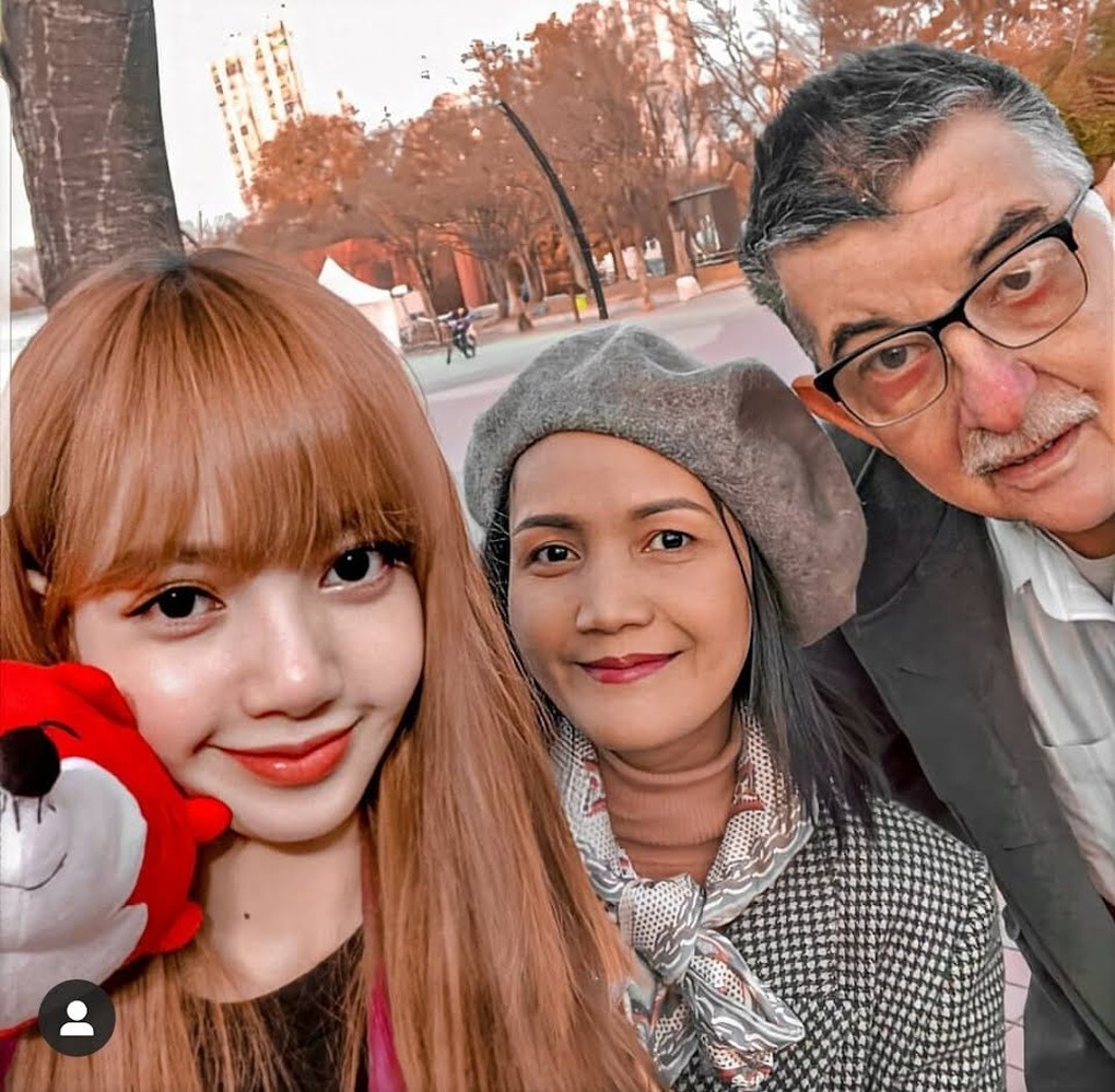 Cơn mưa tin tốt lành đến với Lisa trước khi sang Việt Nam lưu diễn - 5 Cơn mưa tin tốt lành đến với Lisa trước khi sang Việt Nam lưu diễn - 5