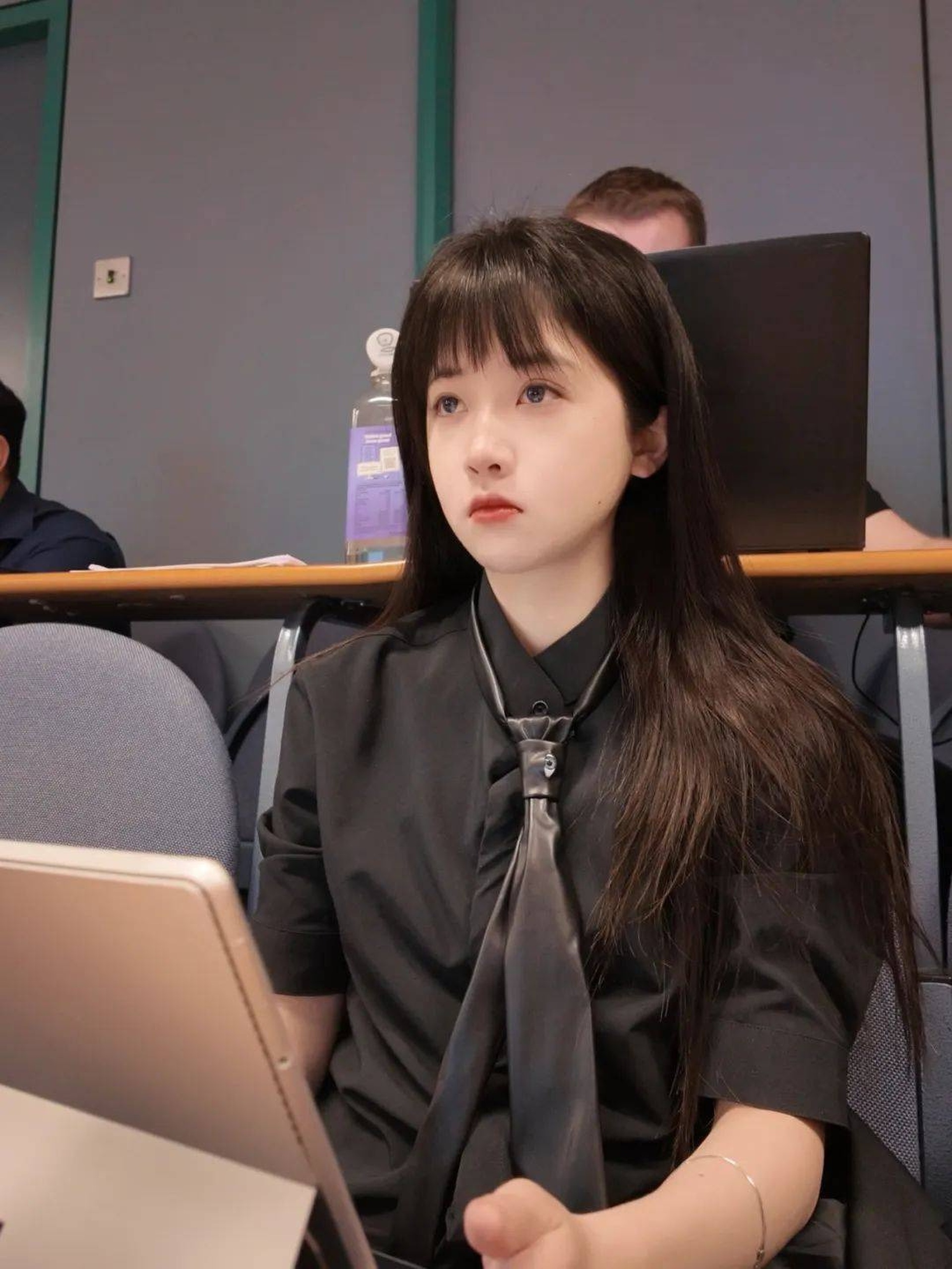 かつては美しすぎると批判された女性数学博士の華々しいキャリア - 2 Sự nghiệp thăng hoa của nữ tiến sĩ toán từng bị chỉ trích chỉ vì... quá đẹp - 2