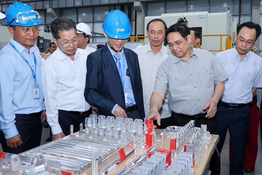 Thủ tướng khảo sát một số nhà máy, dự án công nghệ cao tại Đà Nẵng - 8 Thủ tướng khảo sát một số nhà máy, dự án công nghệ cao tại Đà Nẵng - 8