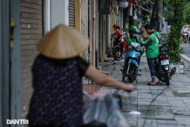 Hà Nội: Những góc phố lặng lẽ thu mình giữa mùa Covid-19 - 6