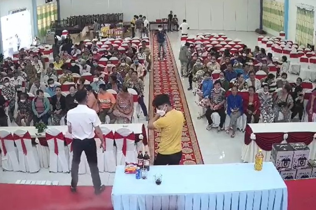 Truy tìm nhóm người đến Sóc Trăng bán hàng lừa đảo nhiều người dân - 1 Truy tìm nhóm người đến Sóc Trăng bán hàng lừa đảo nhiều người dân - 1