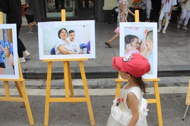 Hà Nội: Triển lãm ảnh về trẻ khuyết tật