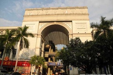 Đại siêu thị lớn nhất thế giới hoang tàn như "khu nhà ma"