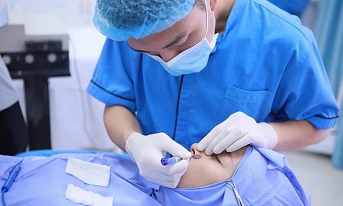 4 điều ai cũng cần "khắc cốt ghi tâm" trước khi thực hiện phẫu thuật thẩm mỹ: Chuyên gia khuyên chị em phải nắm rõ! - Ảnh 5. 4 điều ai cũng cần "khắc cốt ghi tâm" trước khi thực hiện phẫu thuật thẩm mỹ: Chuyên gia khuyên chị em phải nắm rõ! - Ảnh 5.