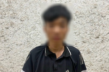 Khởi tố thanh niên đi xe máy tông đại úy CSGT bị thương