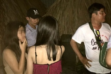 Giả khách làng chơi giải cứu thôn nữ trong “động quỷ”