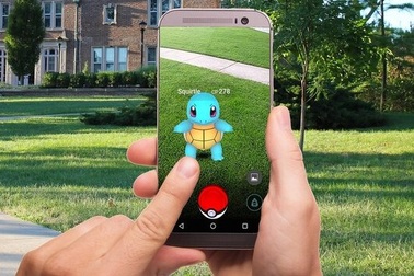 Bất chấp lệnh phong tỏa vì Covid-19, cụ ông vẫn liều lĩnh đi “săn” Pokemon