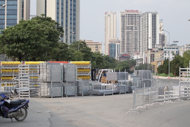 Hà Nội: Tháo dỡ khán đài đường đua F1 vì tạm hoãn đua xe - 15 Hà Nội: Tháo dỡ khán đài đường đua F1 vì tạm hoãn đua xe - 15